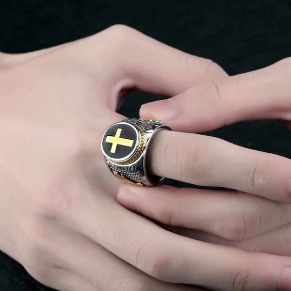 Christianartworkshop Retro Cross "Hand of God" Titanium Religion Ring