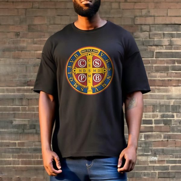 Christianartworkshop Classic Style Golden St. Benedict Medal Short Sleeve T-shirt
