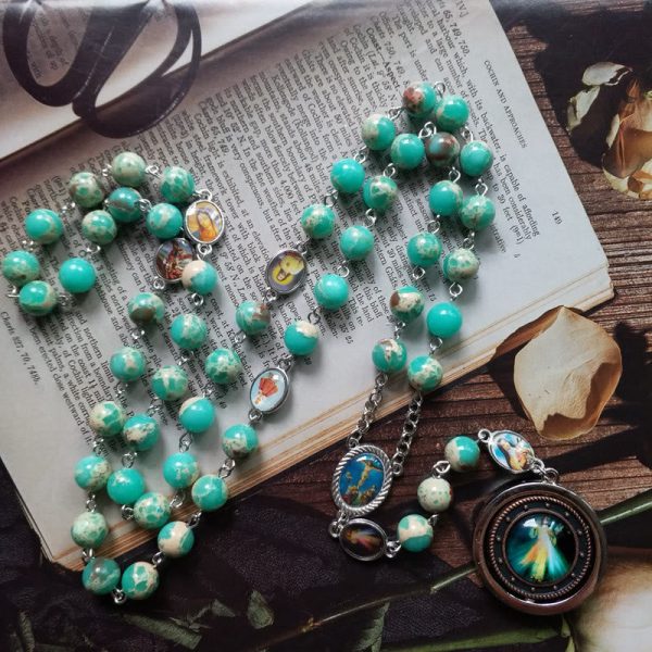 Crucifix & Madonna and Child of 8 mm Round Green Snakeskin Stone Alloy Chain Rosary