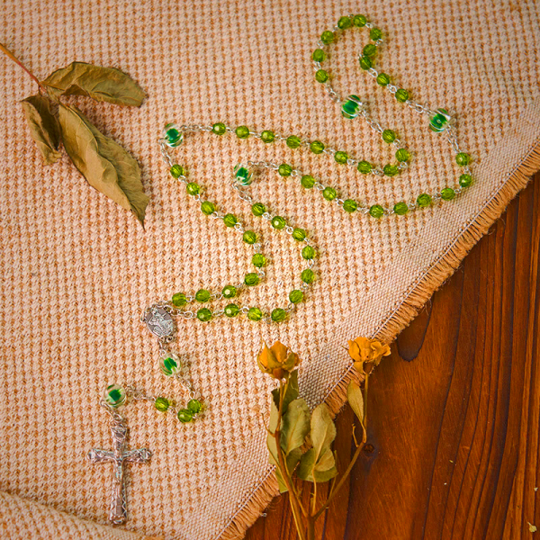 Assumption of Virgin Mary & Crucifix of 6 mm Polyhedron Green Crystal Alloy Chain Rosary