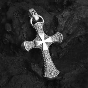 925 Sterling Silver Classic & Vintage Crucifix Necklace: Blending Historical Aesthetics with Modern Craftsmanship