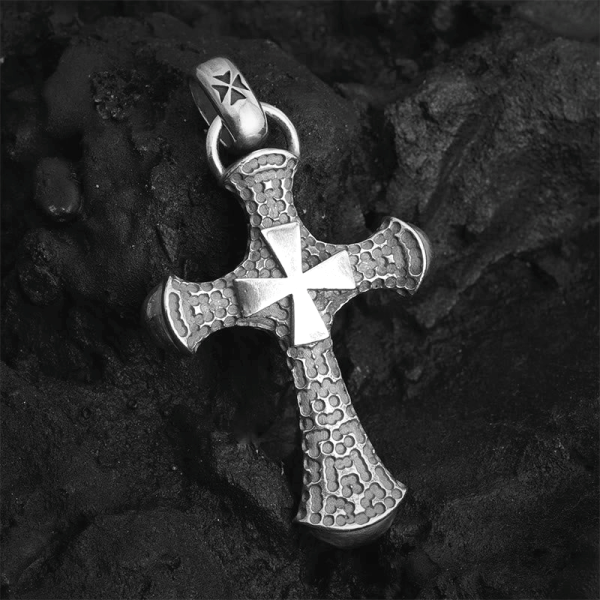 925 Sterling Silver Classic & Vintage Crucifix Necklace: Blending Historical Aesthetics with Modern Craftsmanship