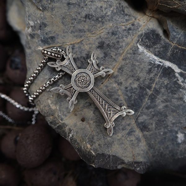 925 Sterling Silver Celtic Crucifix Necklace: A Timeless Blend of Faith and Artistry