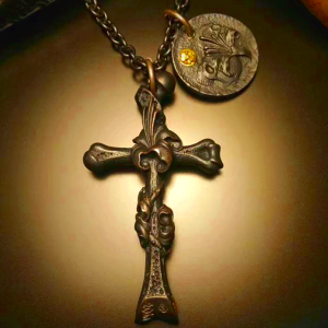 925 Sterling Silver Cross & Flower Necklace: the Confluence of Retro Charm and Divine Imagery