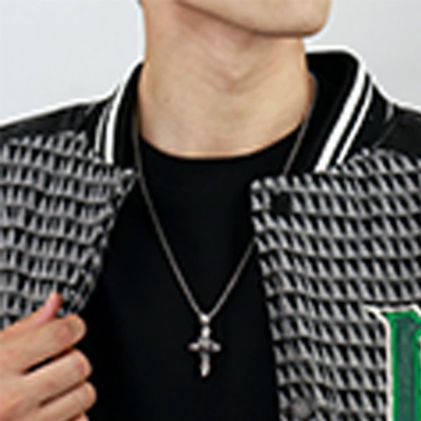 925 Sterling Silver Vintage & Minimalist Cross Necklace: A Timeless Symbol of Spiritual Devotion