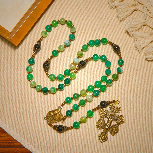 Exquisite Green Agate Rosary with Pardon Crucifix & Holy Family: Graceful Spiritual Narrative