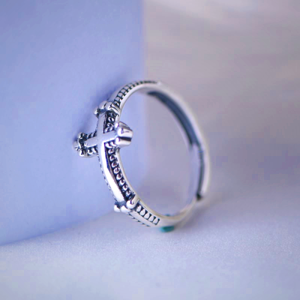 Minimalist 925 Silver Cross Ring with Ornate Rope Patterns: Enduring Symbol of Spiritual Bond