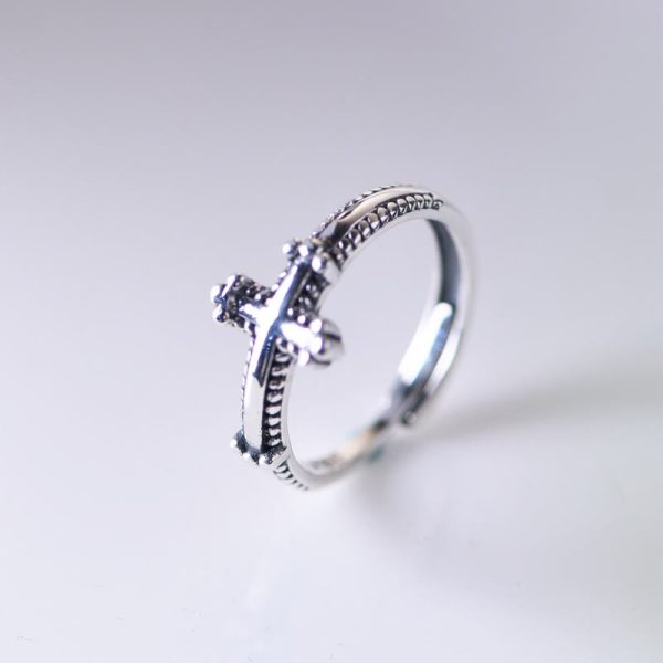 Minimalist 925 Silver Cross Ring with Ornate Rope Patterns: Enduring Symbol of Spiritual Bond