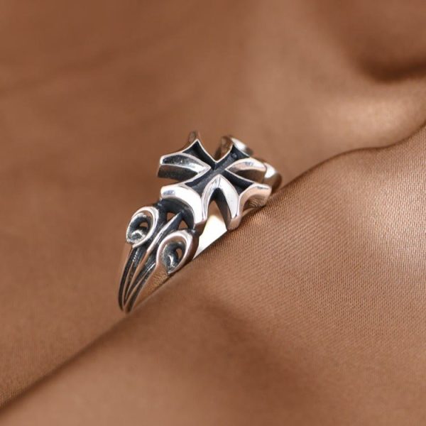 Minimalist 925 Silver Adjustable Maltese Cross Band Ring: Precious Heirloom of Faith