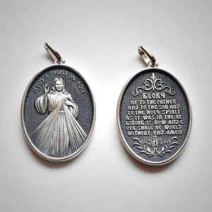 Antique Style Sterling Silver Antique Divine Mercy Jesus Oval Medal Necklace