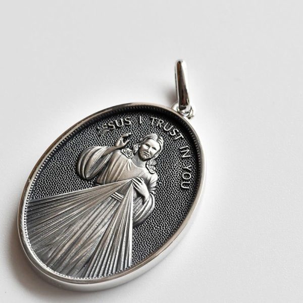 Antique Style Sterling Silver Antique Divine Mercy Jesus Oval Medal Necklace