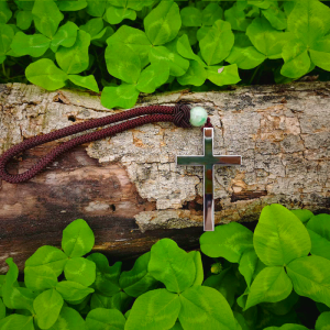Minimalist Tri-color Cross Car Pendant: Spiritual Safety on the Road