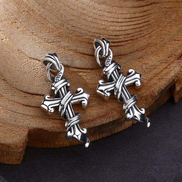 Retro - Inspired Sterling Silver Cross Earrings with Twisted Design: A Nostalgic Symbol of Faith
