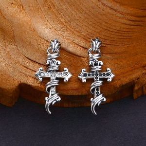 Retro - Inspired Sterling Silver Cross Earrings with Twisted Design: A Nostalgic Symbol of Faith
