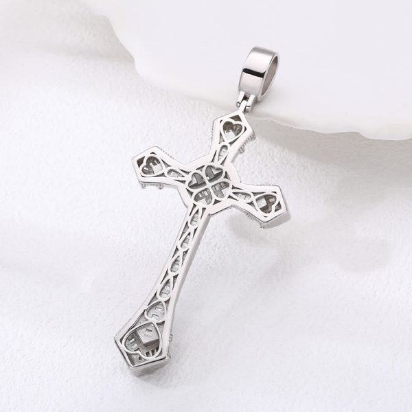 Artistic Diamond - Studded Silver Cross Pendant: A Unique Fusion of Elegance and Belief