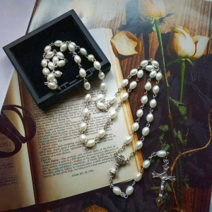 Holy Grail & Crucifix of 6*8 mm Oval White Pearl Alloy Chain Rosary